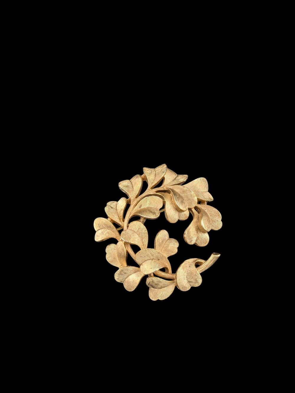 1960s Crown Trifari Gold Tone Buxus Wreath Brooch